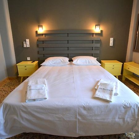 Leonidaion Guesthouse أولمبيا الغرفة الصورة A bedroom in a hotel