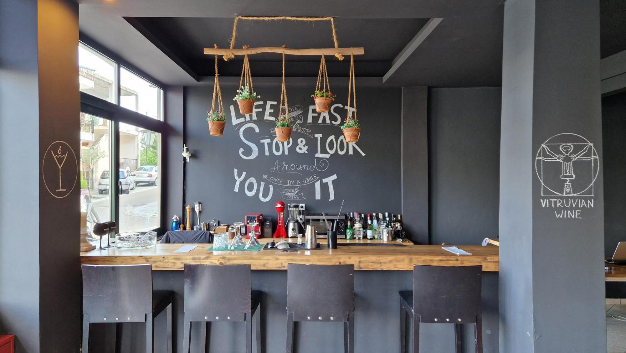 Leonidaion Guesthouse أولمبيا المظهر الخارجي الصورة The bar at the restaurant