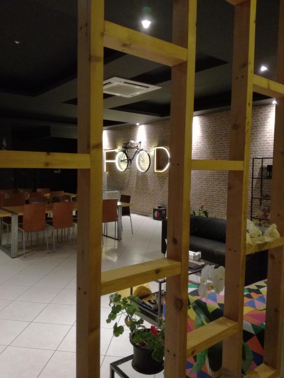 Leonidaion Guesthouse أولمبيا المظهر الخارجي الصورة Interior of a restaurant in the mall