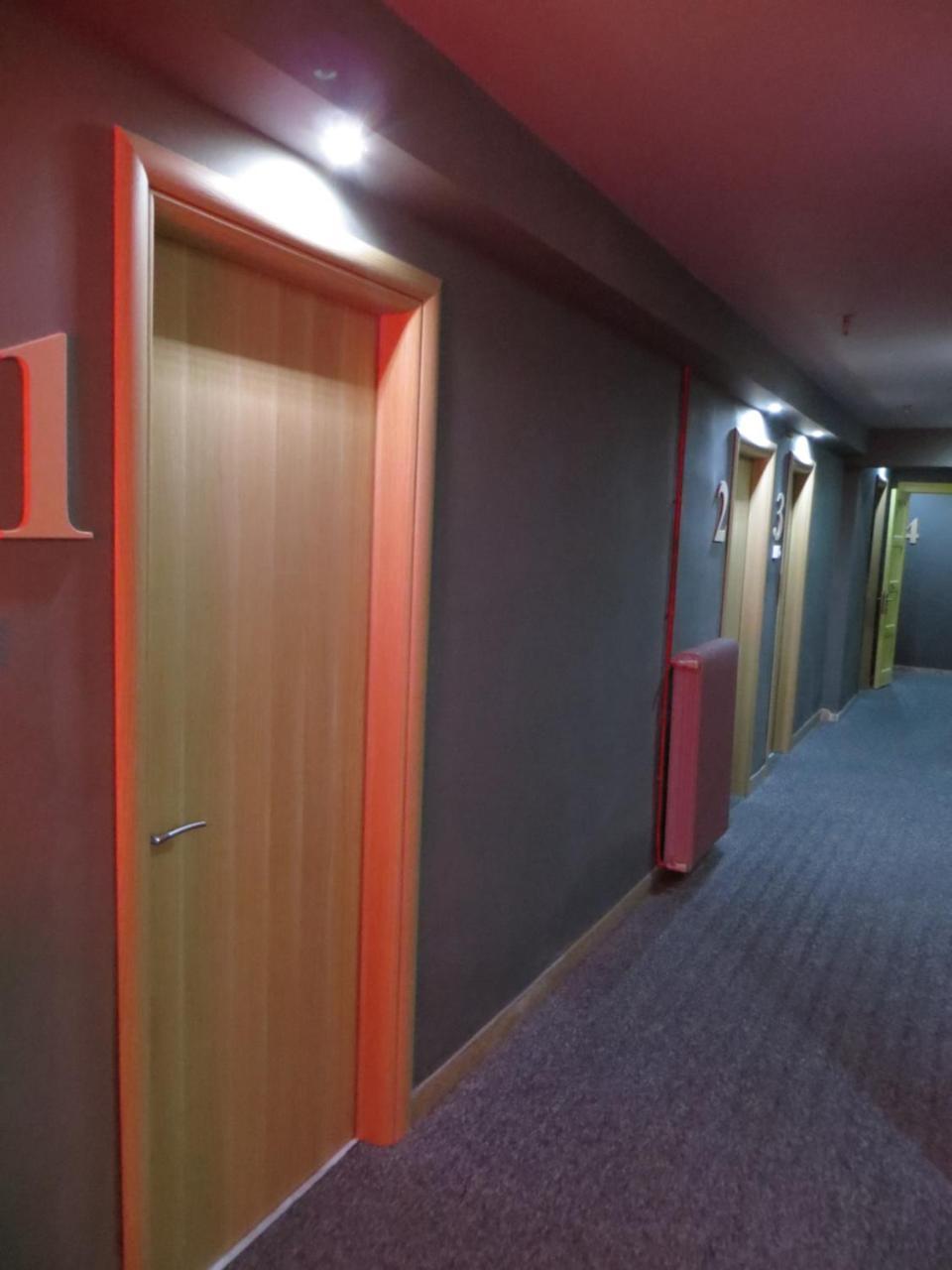 Leonidaion Guesthouse أولمبيا المظهر الخارجي الصورة A corridor in the hotel