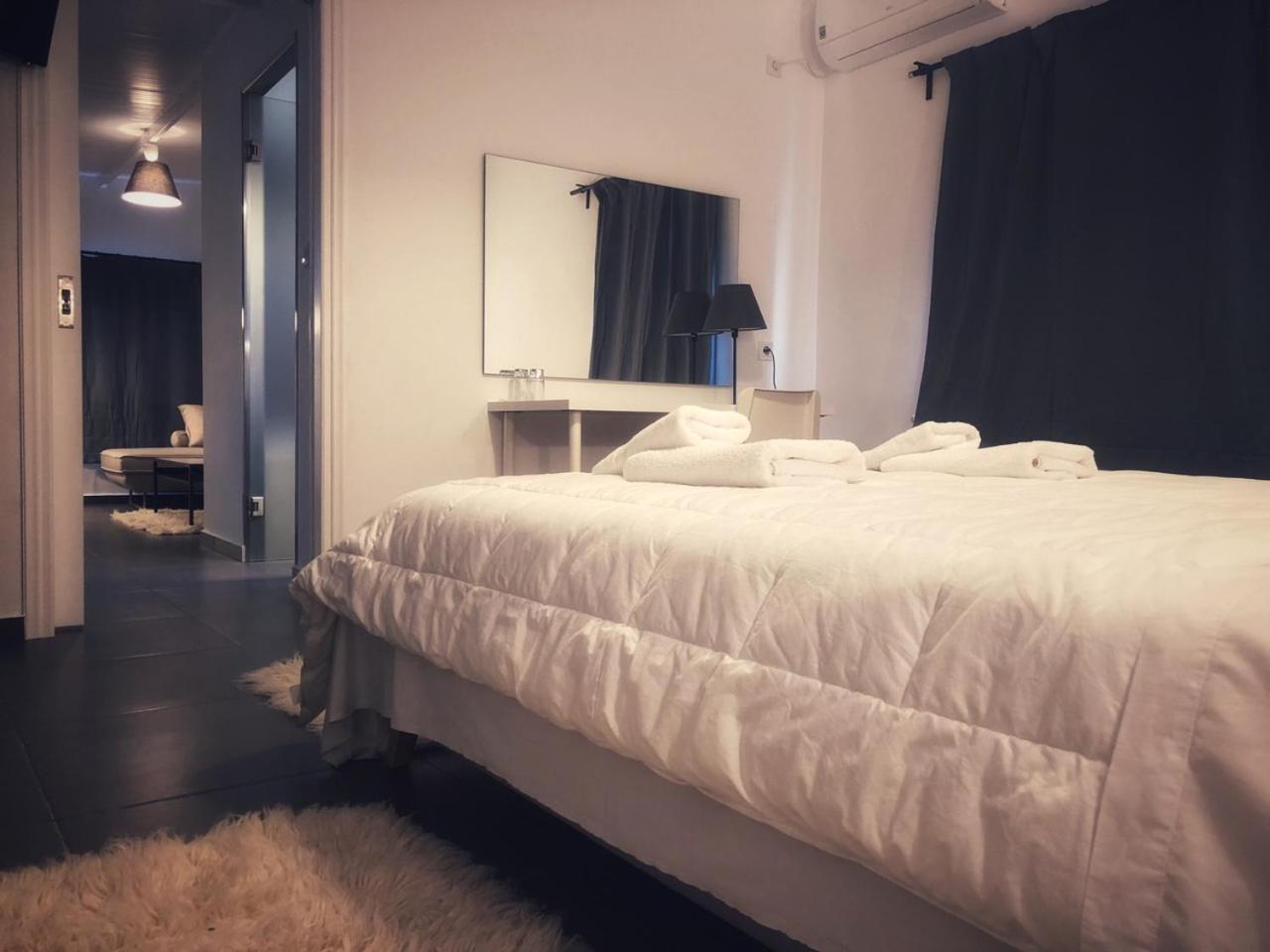 Leonidaion Guesthouse أولمبيا المظهر الخارجي الصورة A bedroom in a hotel