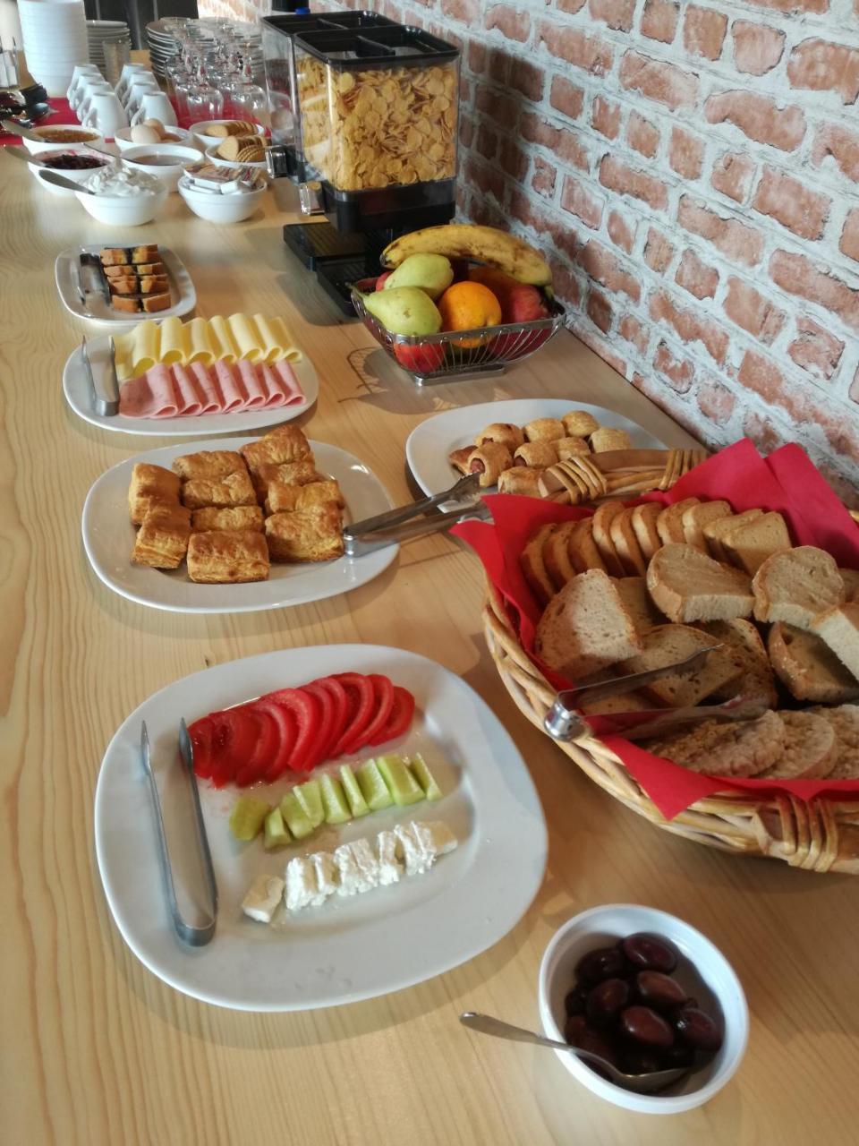 Leonidaion Guesthouse أولمبيا المظهر الخارجي الصورة A typical Bulgarian breakfast