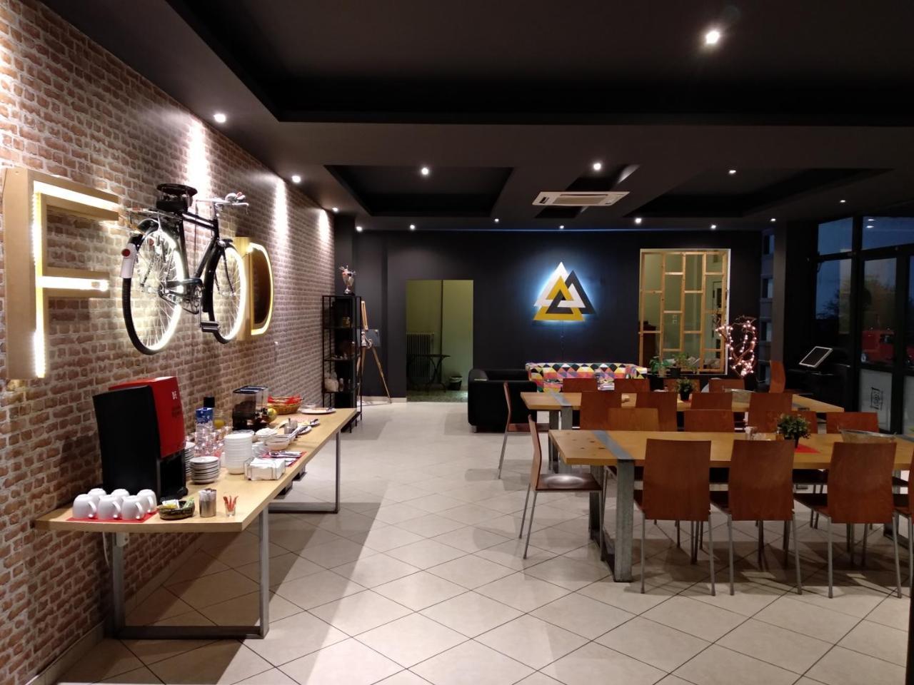 Leonidaion Guesthouse أولمبيا المظهر الخارجي الصورة The interior of the cafe
